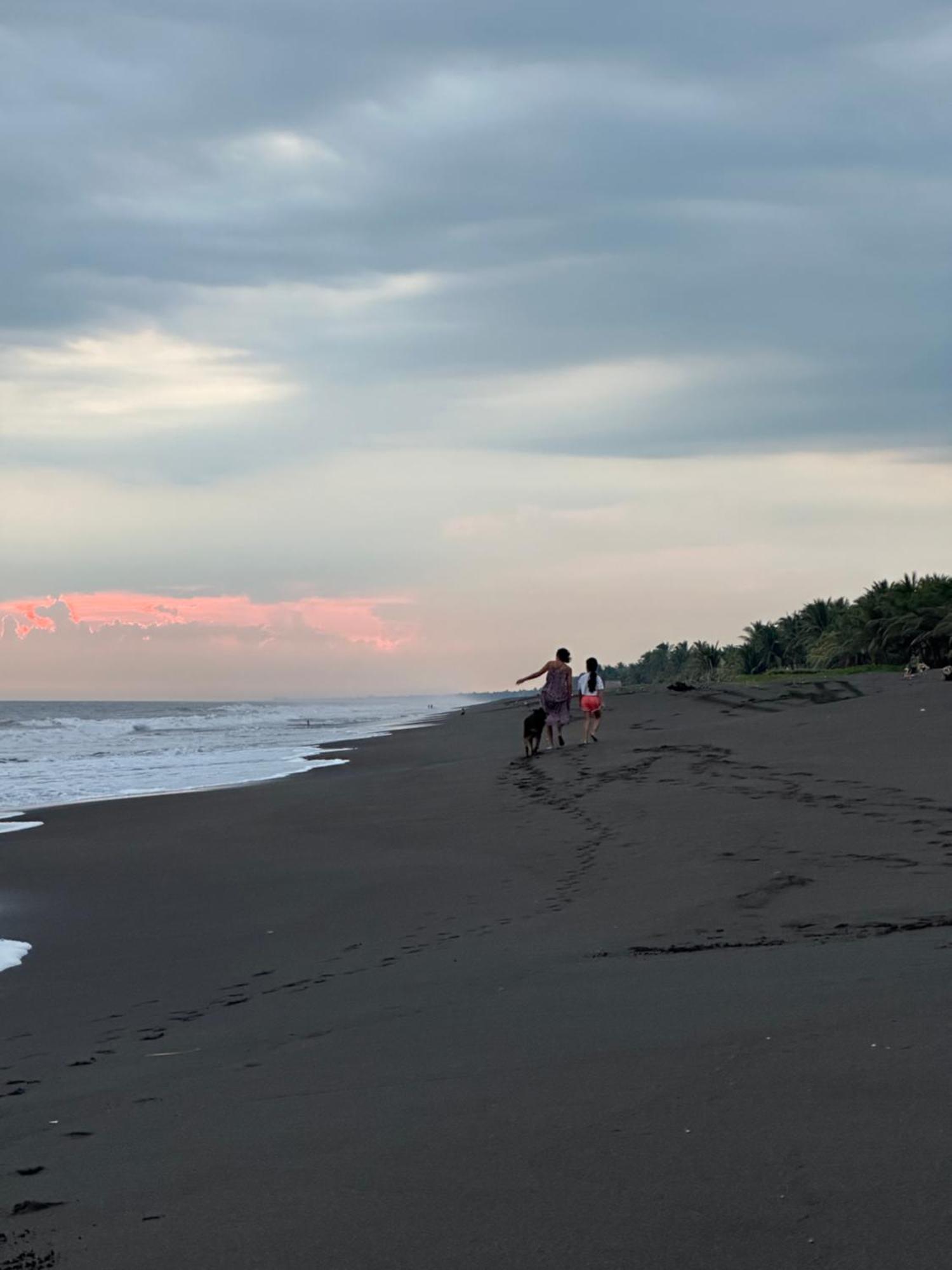 Hotel Atelie Del Mar Monterrico Exterior photo